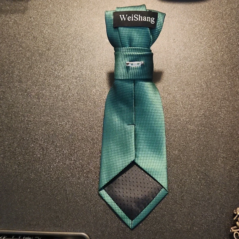 Necktie Necklace - Picture 5 of 6